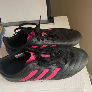 Big Girls adidas size 5 Black soccer cleats
